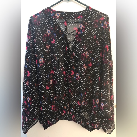 Express Blouse - Size L - Picture 2 of 6